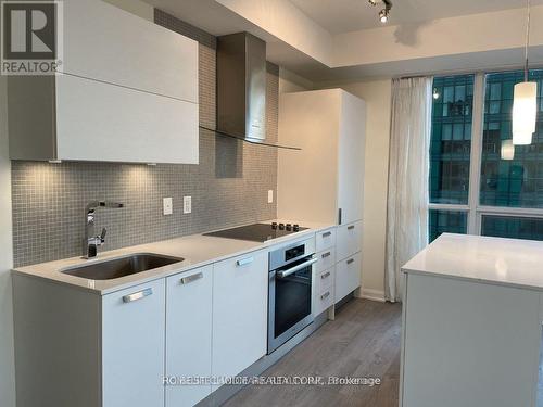 2607 - 9 Bogert Avenue, Toronto, ON - Indoor Photo Showing Kitchen With Upgraded Kitchen