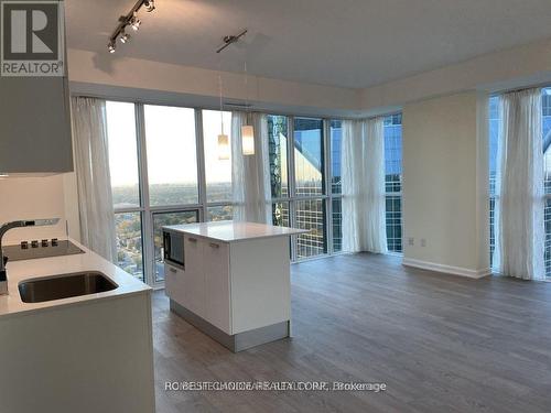 2607 - 9 Bogert Avenue, Toronto, ON - Indoor Photo Showing Kitchen