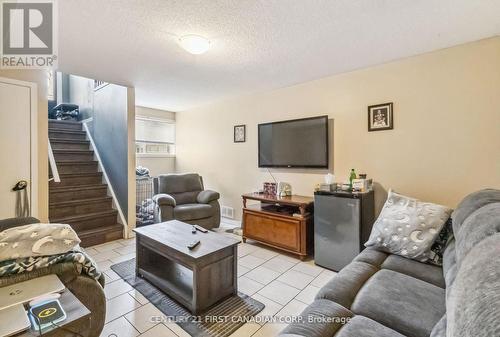 61 Tanner Drive, London East (East P), ON - Indoor Photo Showing Living Room