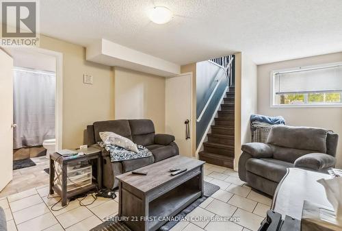 61 Tanner Drive, London East (East P), ON - Indoor Photo Showing Living Room