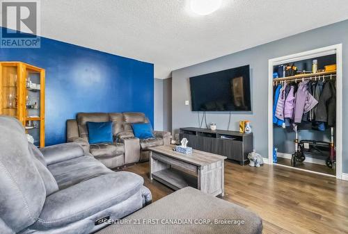 61 Tanner Drive, London East (East P), ON - Indoor Photo Showing Living Room