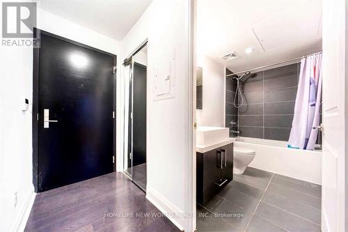 1208 - 1080 Bay Street, Toronto, ON - Indoor Photo Showing Bathroom