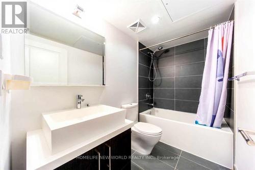 1208 - 1080 Bay Street, Toronto, ON - Indoor Photo Showing Bathroom