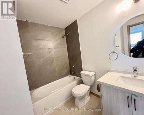B201 - 3429 Sheppard Avenue E, Toronto, ON - Indoor Photo Showing Bathroom