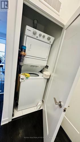 2506 - 105 Oneida Crescent, Richmond Hill, ON - Indoor Photo Showing Laundry Room