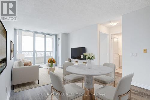 1206 - 9 Northern Heights Drive, Richmond Hill, ON - Indoor