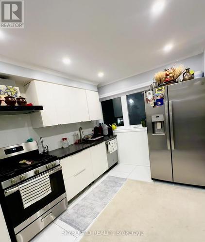 5 - 49 Red Robin Way, Toronto, ON - Indoor Photo Showing Kitchen