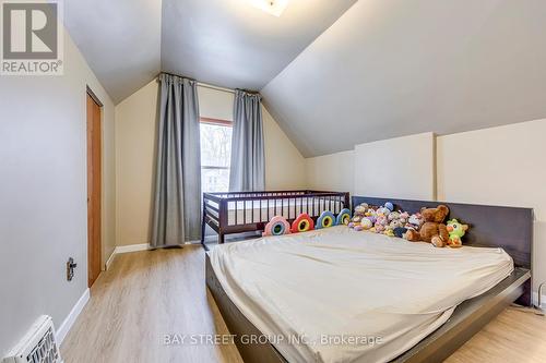 162 Prospect Street S, Hamilton, ON - Indoor Photo Showing Bedroom