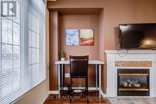 14 - 10 Post Oak Drive, Richmond Hill, ON - Indoor With Fireplace