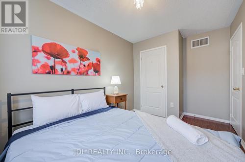14 - 10 Post Oak Drive, Richmond Hill, ON - Indoor Photo Showing Bedroom
