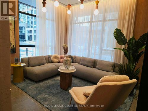 402 - 720 Whitlock Avenue, Milton, ON - Indoor Photo Showing Living Room