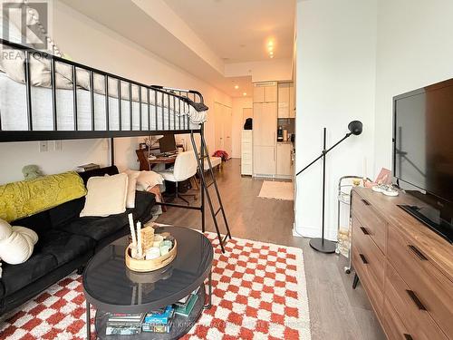 5007 - 115 Blue Jay Way, Toronto, ON - Indoor