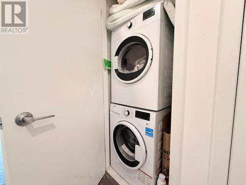 5007 - 115 Blue Jay Way, Toronto, ON - Indoor Photo Showing Laundry Room