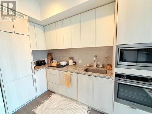 5007 - 115 Blue Jay Way, Toronto, ON - Indoor Photo Showing Kitchen With Upgraded Kitchen