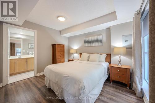 210 - 270 Wellington Street W, Toronto, ON - Indoor Photo Showing Bedroom