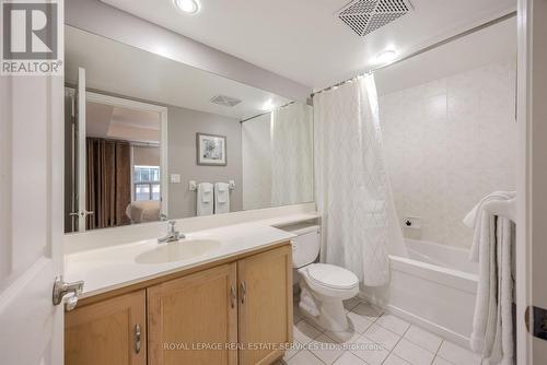 210 - 270 Wellington Street W, Toronto, ON - Indoor Photo Showing Bathroom