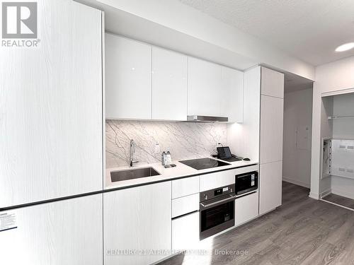 4801 - 8 Interchange Way, Vaughan, ON - Indoor Photo Showing Kitchen With Upgraded Kitchen