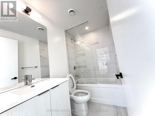 4801 - 8 Interchange Way, Vaughan, ON - Indoor Photo Showing Bathroom