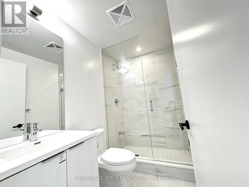 4801 - 8 Interchange Way, Vaughan, ON - Indoor Photo Showing Bathroom
