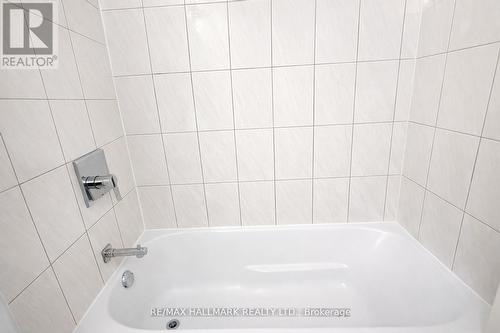 1509 - 3600 Highway 7 Road, Vaughan, ON - Indoor Photo Showing Bathroom