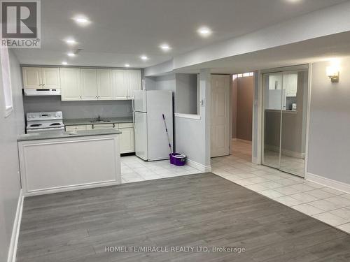 174 Torrance Wood, Brampton, ON - Indoor Photo Showing Kitchen
