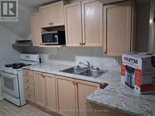 193 Wharncliffe Road N, London North (North N), ON - Indoor Photo Showing Kitchen With Double Sink
