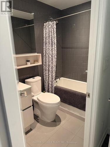 512 - 377 Madison Avenue, Toronto, ON - Indoor Photo Showing Bathroom