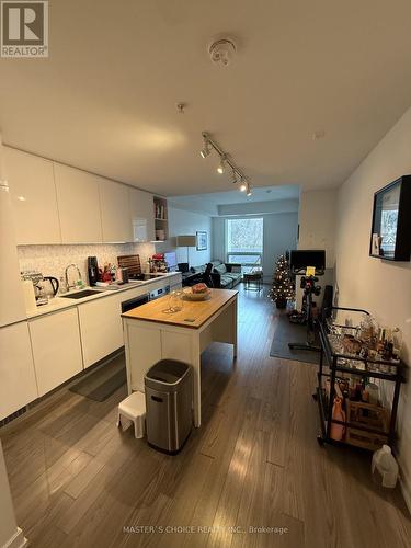 512 - 377 Madison Avenue, Toronto, ON - Indoor