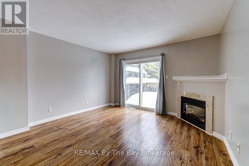 7 Royalton Lane, Collingwood, ON - Indoor Photo Showing Living Room With Fireplace