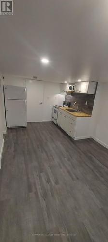 Lower 1 - 74 Burnaby Boulevard, Toronto, ON - Indoor Photo Showing Garage