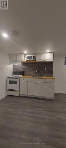 Lower 1 - 74 Burnaby Boulevard, Toronto, ON - Indoor Photo Showing Garage