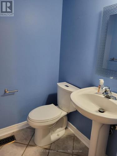 88 Wade Square, Clarington, ON - Indoor Photo Showing Bathroom