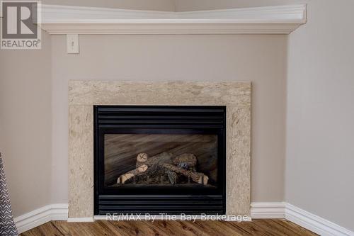 7 Royalton Lane, Collingwood, ON - Indoor Photo Showing Living Room With Fireplace
