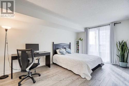1503 - 260 Doris Avenue, Toronto, ON - Indoor Photo Showing Bedroom