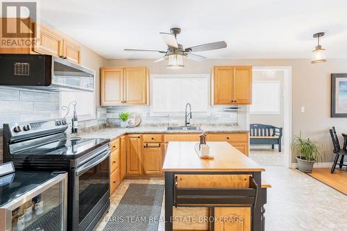 109 Ellen Street, Tay, ON - Indoor Photo Showing Kitchen