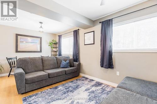 109 Ellen Street, Tay, ON - Indoor Photo Showing Living Room
