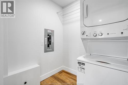 21 Pearl Street West Unit# 4, Kingsville, ON - Indoor Photo Showing Laundry Room