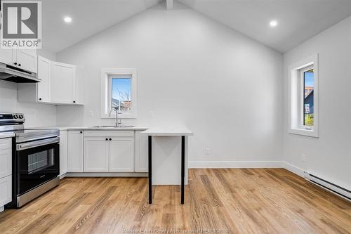 21 Pearl Street West Unit# 4, Kingsville, ON - Indoor Photo Showing Kitchen