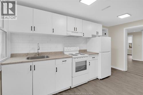 21 Pearl Street West Unit# 3, Kingsville, ON - Indoor Photo Showing Kitchen