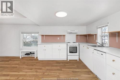 21 Pearl Street West Unit# 1, Kingsville, ON - Indoor Photo Showing Kitchen