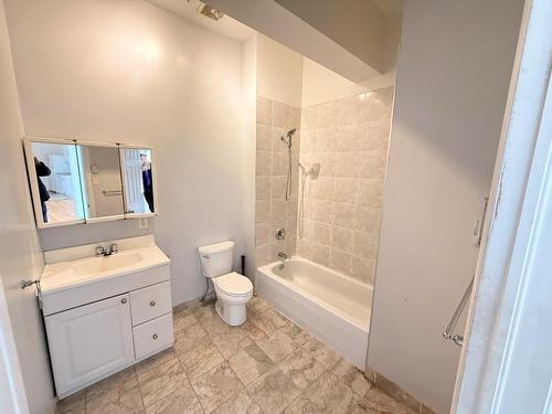 Bathroom - 410-2000 Av. Northcliffe, Montréal (Côte-Des-Neiges/Notre-Dame-De-Grâce), QC - Indoor Photo Showing Bathroom