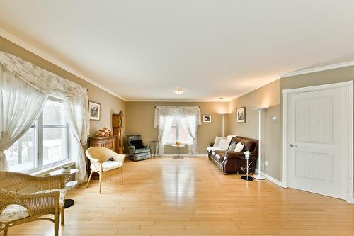 Living room - 204-201 Rue De L'Union, Coaticook, QC - Indoor Photo Showing Living Room