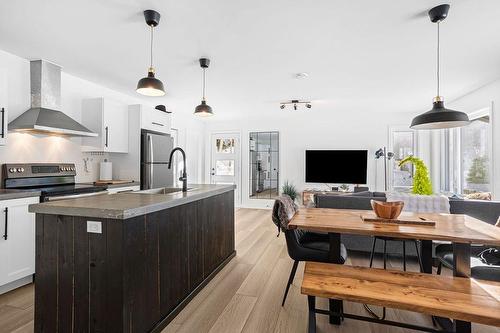 Cuisine - 4701Z  - 4703Z Rue Du Gai-Luron, Sainte-Adèle, QC - Indoor Photo Showing Kitchen With Upgraded Kitchen