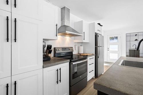 Kitchen - 4701Z  - 4703Z Rue Du Gai-Luron, Sainte-Adèle, QC - Indoor Photo Showing Kitchen
