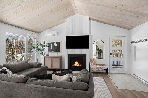 Hall - 4701Z  - 4703Z Rue Du Gai-Luron, Sainte-Adèle, QC - Indoor Photo Showing Living Room With Fireplace