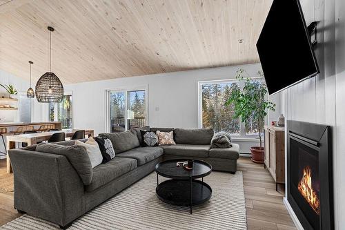 Living room - 4701Z  - 4703Z Rue Du Gai-Luron, Sainte-Adèle, QC - Indoor Photo Showing Living Room With Fireplace