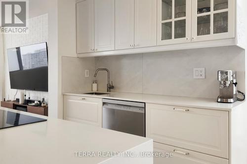 2502 - 80 Antibes Drive, Toronto, ON -  Photo Showing Kitchen