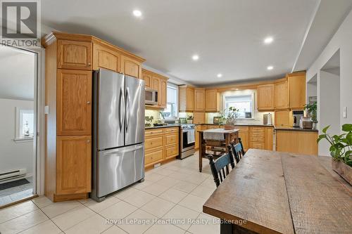 105 Quebec Street, Goderich (Goderich (Town)), ON - Indoor Photo Showing Kitchen