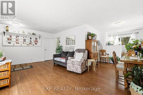 2825 Peter Street, Hamilton Township, ON - Indoor Photo Showing Living Room