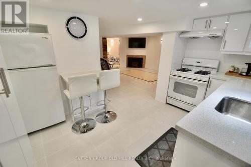 Lower - 180 Madison Avenue, Toronto, ON - Indoor Photo Showing Kitchen